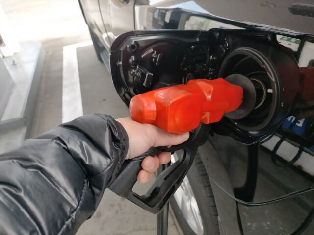 高級車レンタカー予約前の注意点とは?ガソリン返却・補償・返却時間を解説