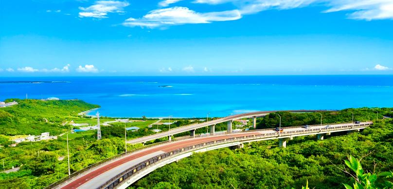 スポーツカーとは思えない快適な乗り心地とGT-Rならではの性能バランス