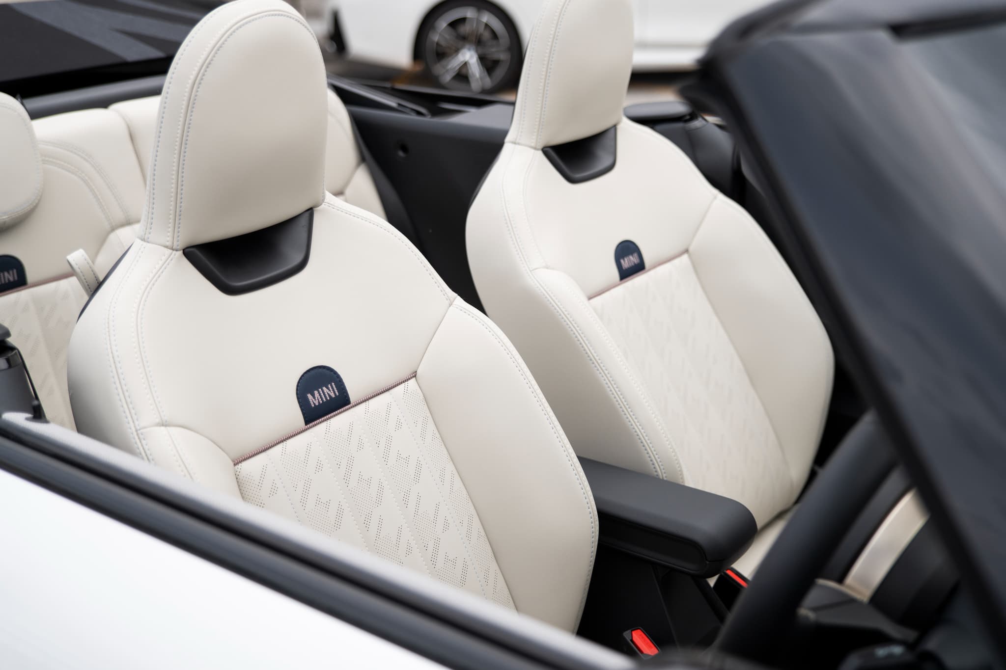 MINI COOPER コンバーチブル S(white) - 4