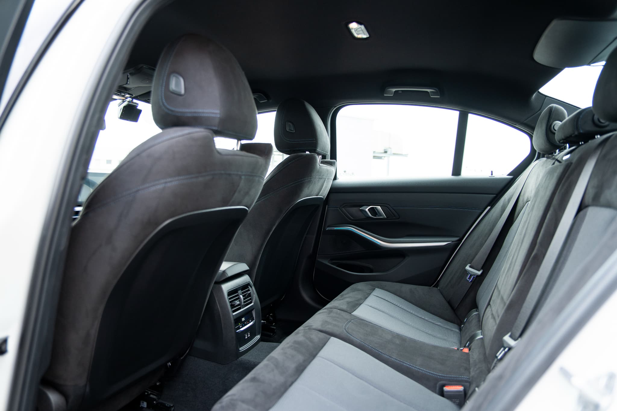 BMW 320i M Sports - 6