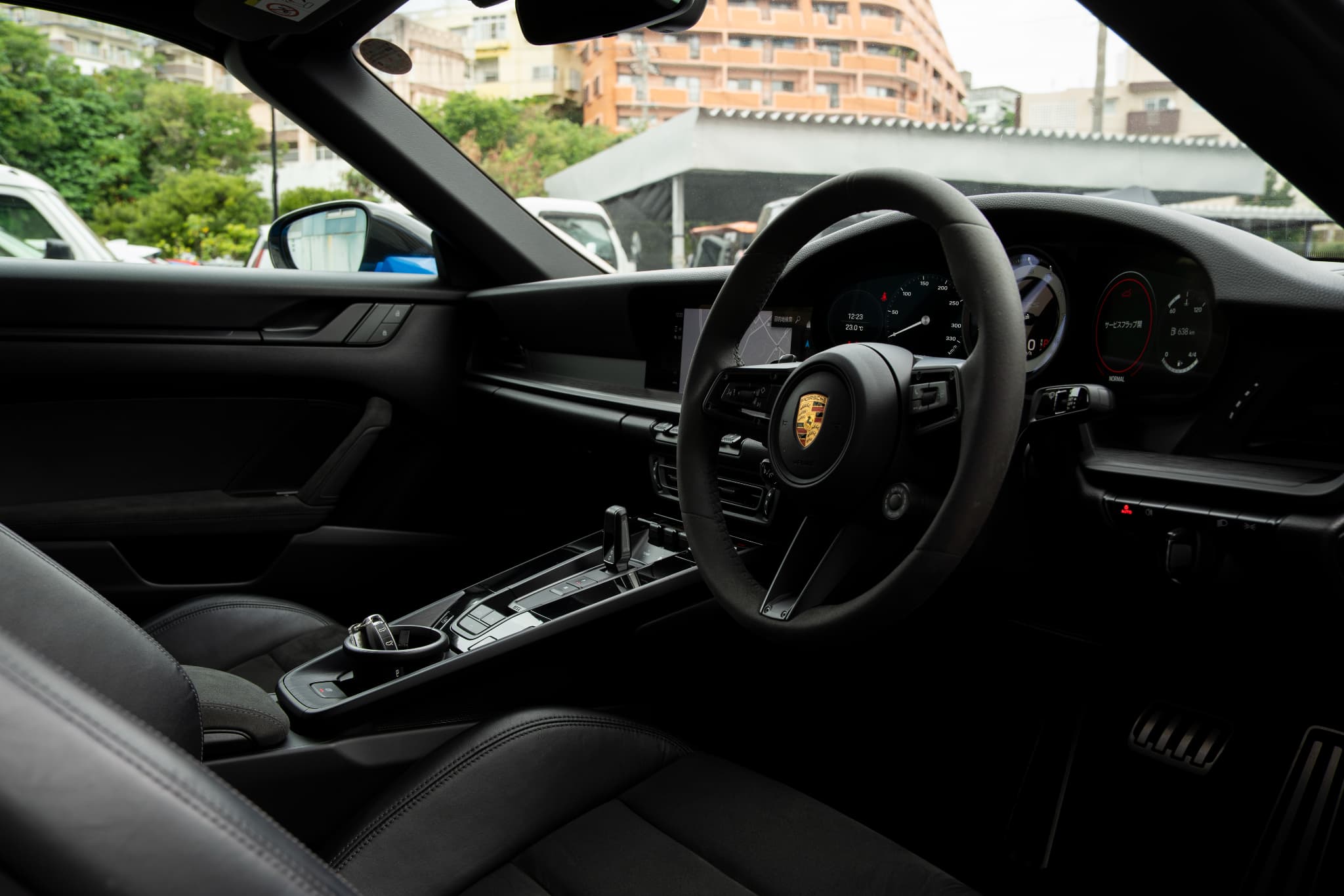 PORSCHE 911 Carrera 4 GTS Cabriolet - 3