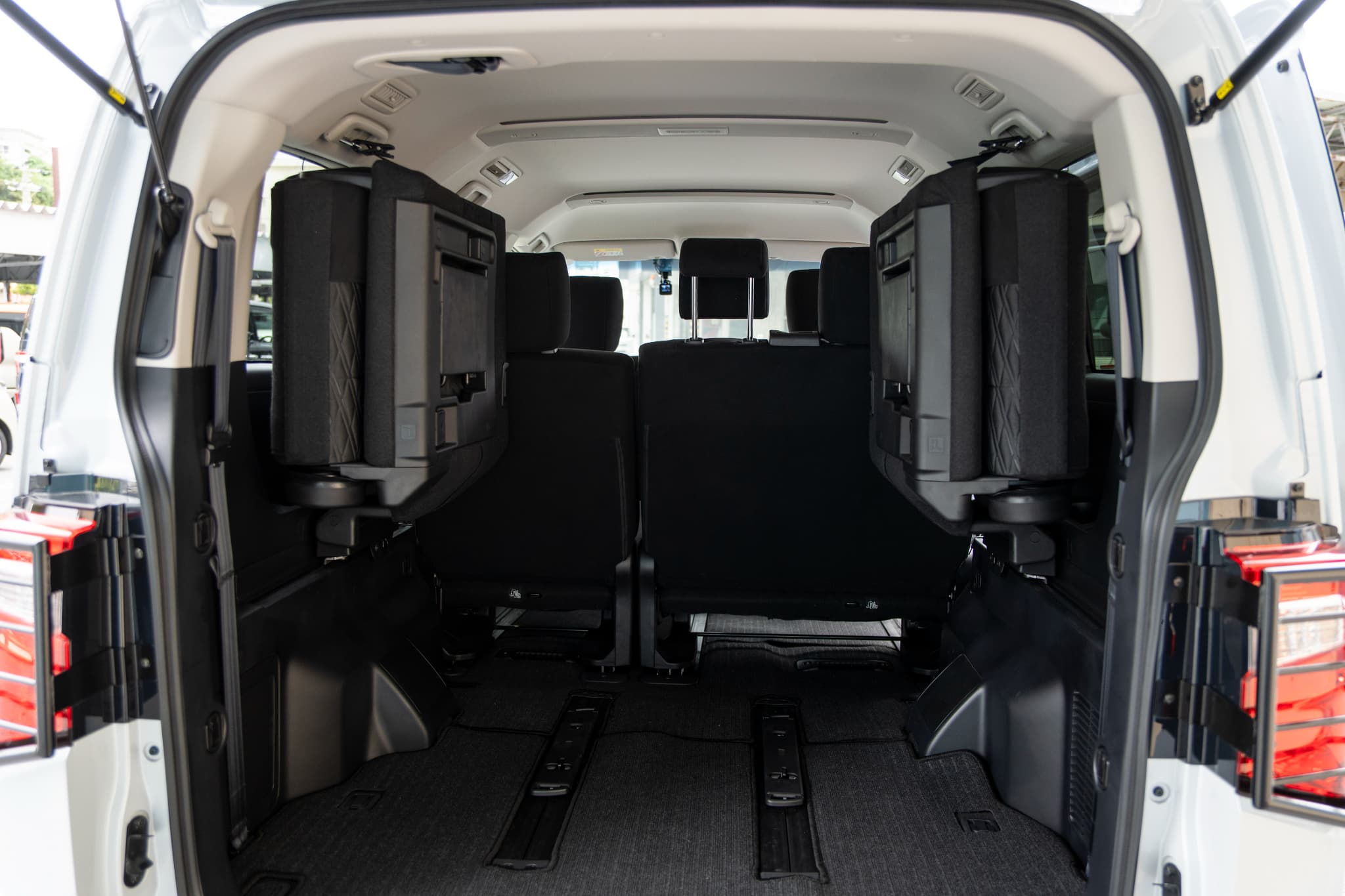 MITSUBISHI デリカD5 Pクレード カスタム仕様・4WD - 8