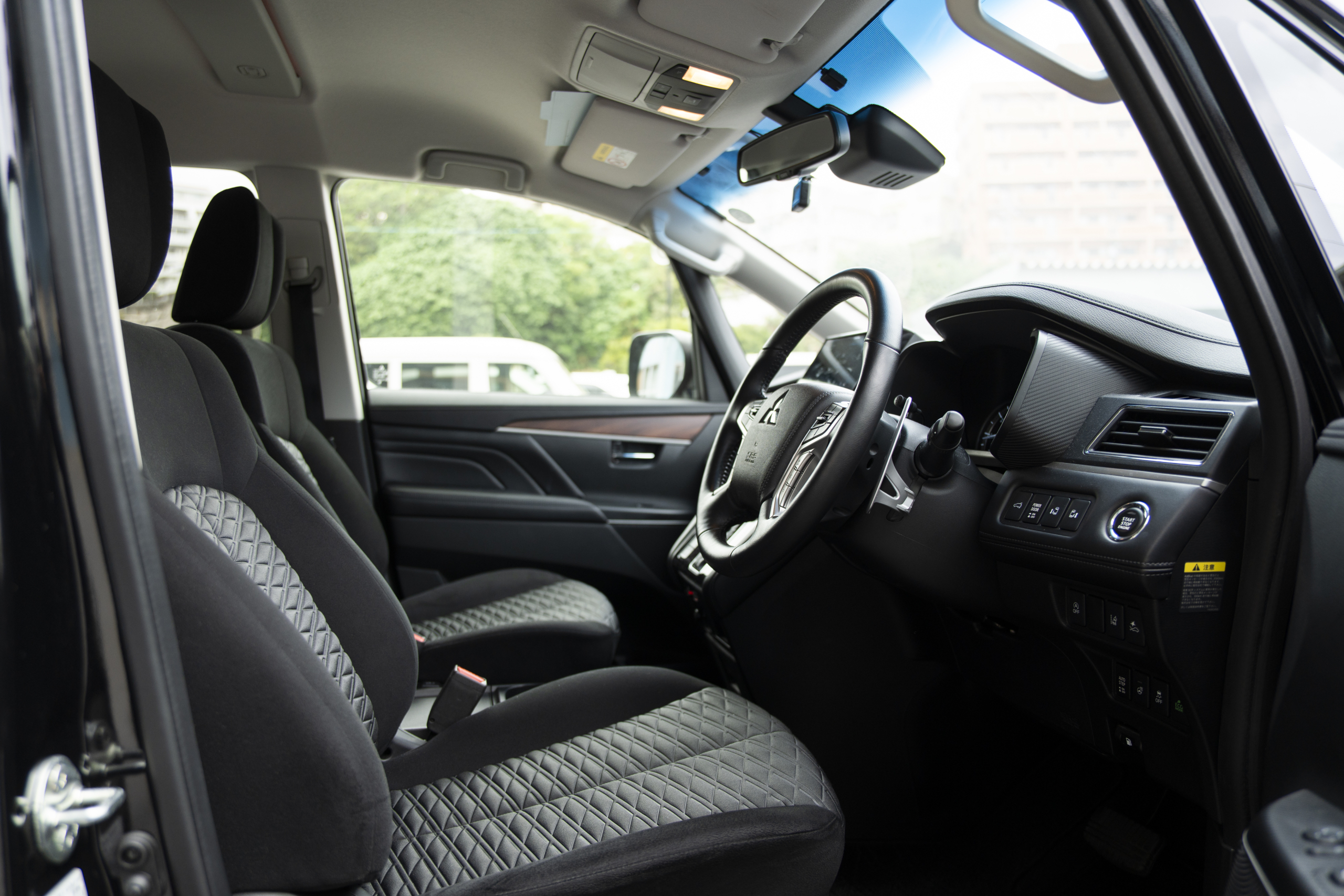 MITSUBISHI デリカD5 Pグレード・4WD - 3