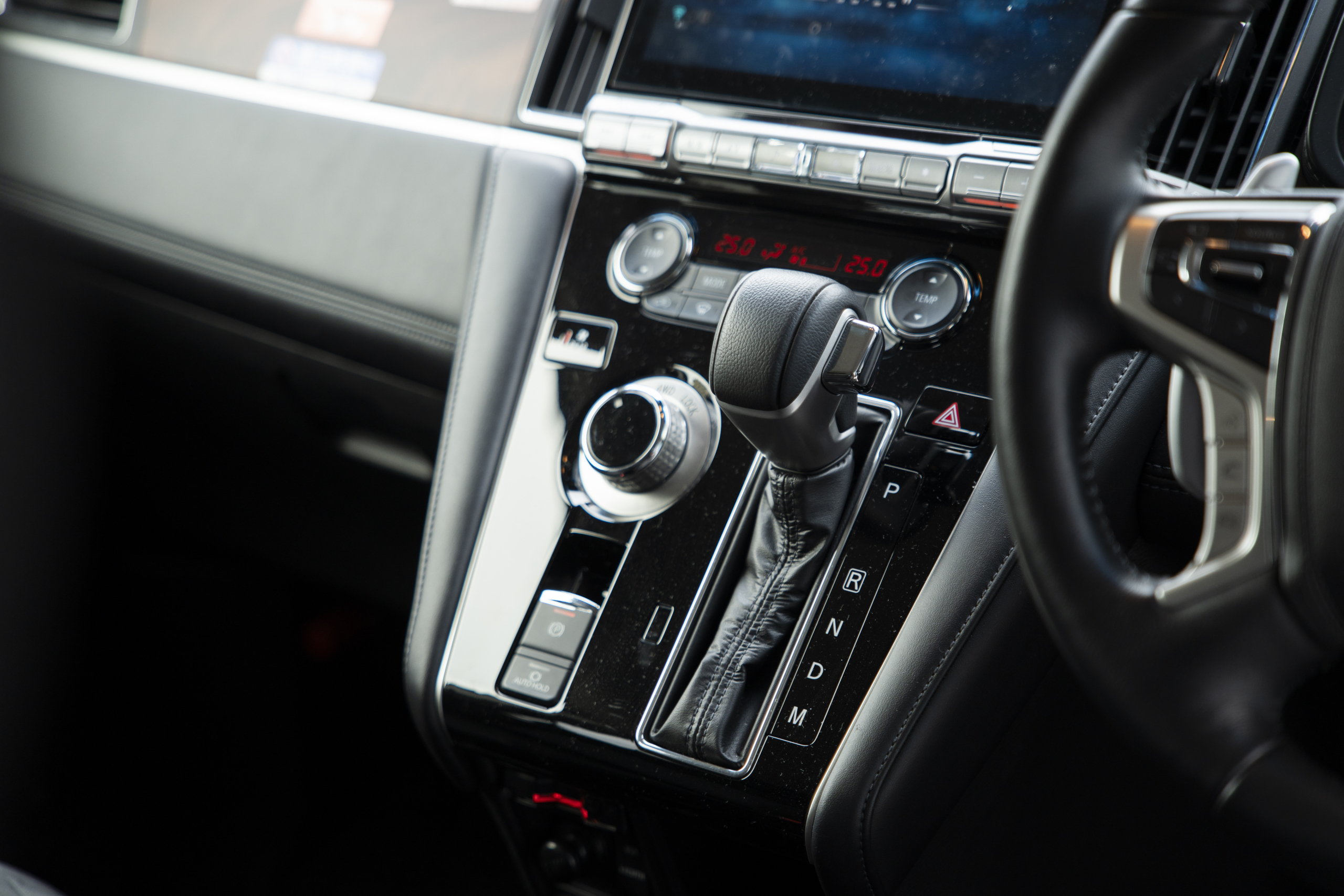 MITSUBISHI デリカD5 Pグレード・4WD - 5