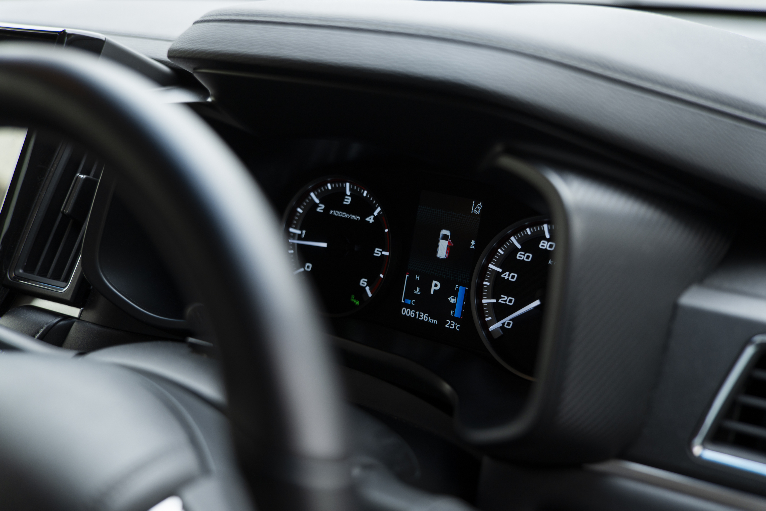 MITSUBISHI デリカD5 Pグレード・4WD - 4