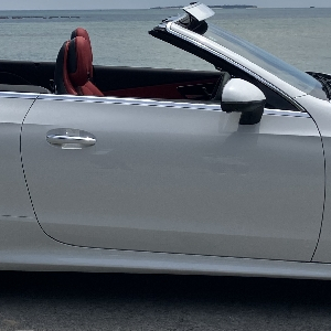 沖縄レンタカーで外車に乗る贅沢体験｜ベンツのオープンカーの魅力・特徴