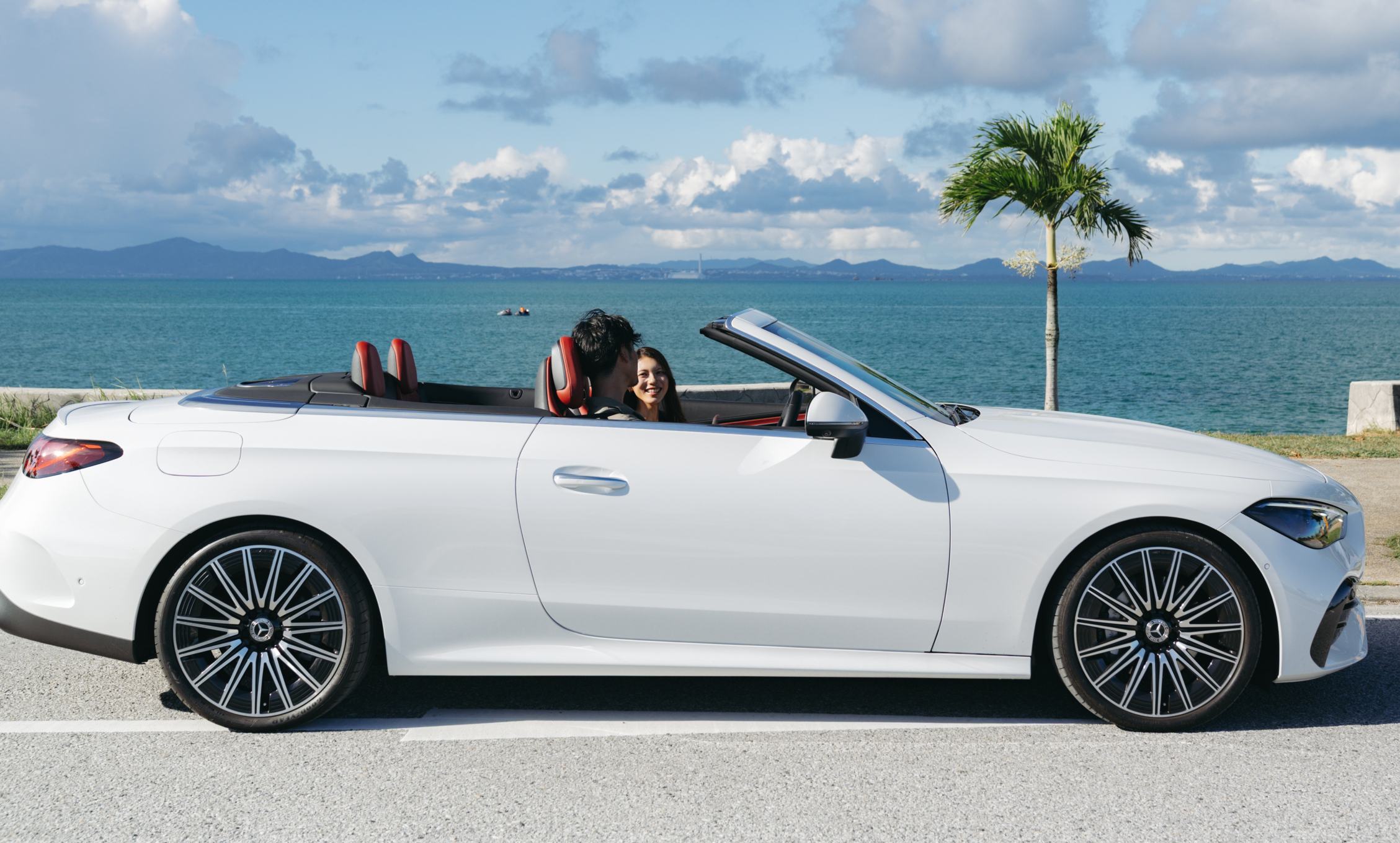 沖縄でオープンカーをレンタルする完全ガイド｜海風を感じるドライブ体験