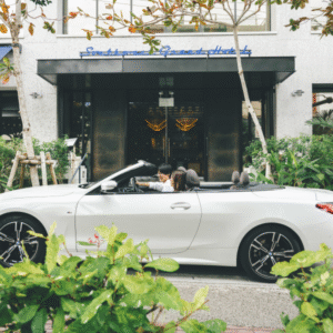 那覇で高級レンタカーを借りるなら｜空港送迎より“ホテルで乗る”という新しい選択