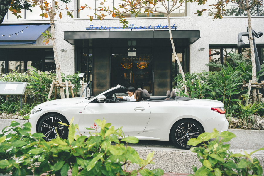 那覇で高級レンタカーを借りるなら｜空港送迎より“ホテルで乗る”という新しい選択