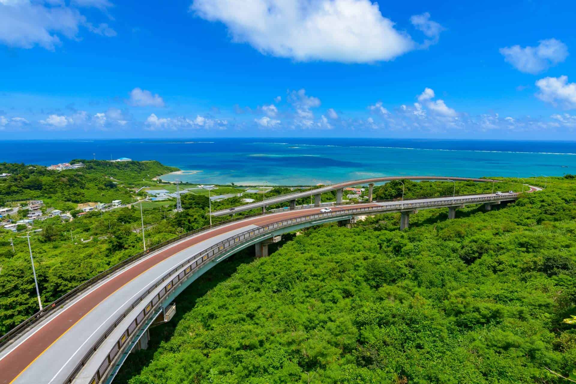 オープンカーで巡る那覇発・絶景の景色を楽しむドライブコース